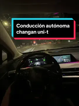 Qué manera de disfrutar este auto en carretera, de noche y con buena música 🥰 lo hermoso que es tanto por fuera y por dentro, su comodidad y todo lo que ofrece en tecnología.                                               -Conducción semi autónoma                   -Mantenimiento de carril                        -velocidad crucero adaptativa #changan #changanunit #diseño #tecnologia 