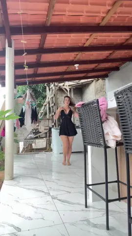 Limpando a cozinha, mais tarde tem almoço 
