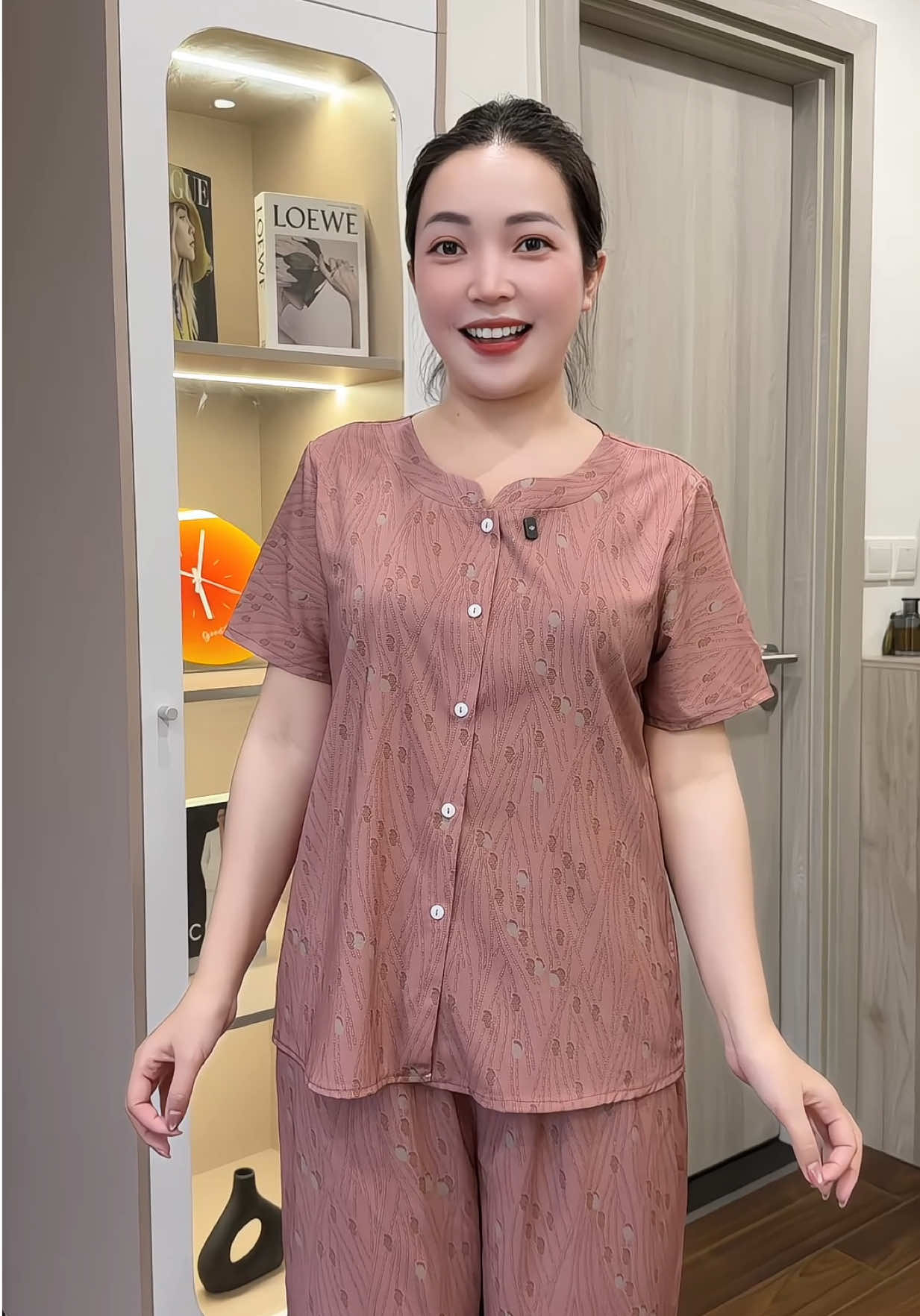 Bộ lụa cộc tay quần dài cho mẹ #conmexuan95 #thoitrangtrungnien #boluachome #bomacnhachome 