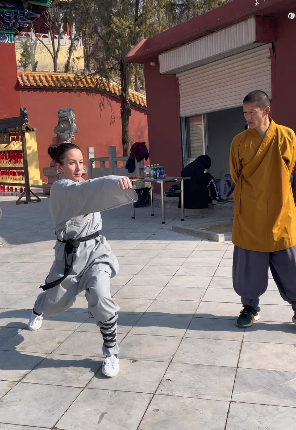 British girl experiences one week of Mulan Kung Fu training. #kungfu #Training #temple 