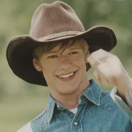 easy white chocolate #lucastill #travisbrody #hannahmontana #tunasvoid 