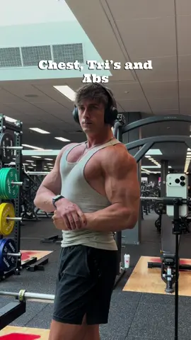 Chest, Tri’s and Abs.  #fyp #Fitness #workout #bodybuilding #gymmotivation 