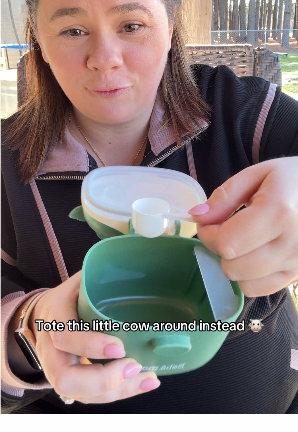With baby number 2 on the way, I’m trying to make life easier wherever I can… and this is definitely coming with us everywhere 🤍 #formula #moo #babyformula #newmom #newborn 