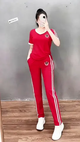 Trả lời @tani.226 lên màu đỏ ạ, vào giỏ hàng e xem màu nhe mấy chế, màu shop chụp ảnh sàn ạ, lên video chỉnh áp hơi khác màu ạ #setdoxinh #setdobo #dobomacnha #thuytranshop93 #thoitrangnu 