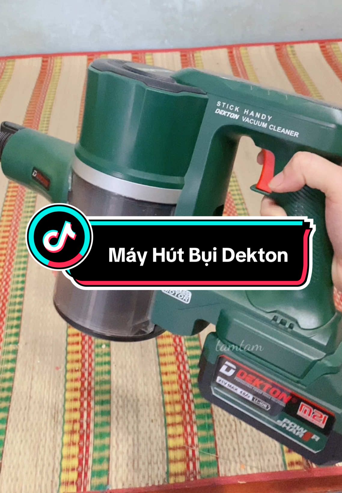 Máy hút bụi dùng pin Dekton nhà Tâm đang sử dụng #tamcotam #review #chiasekinhnghiem #mayhutbui #mayhutbuicamtay 