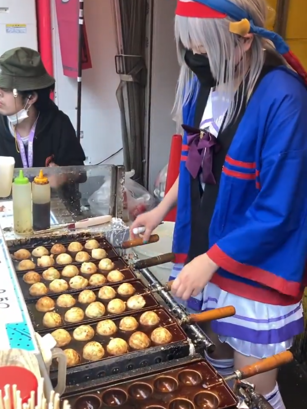 tamamo cross working takoyaki stand #umamusumeprettyderby #umamusume #tamamocross #takoyaki #japanesestreetfood 