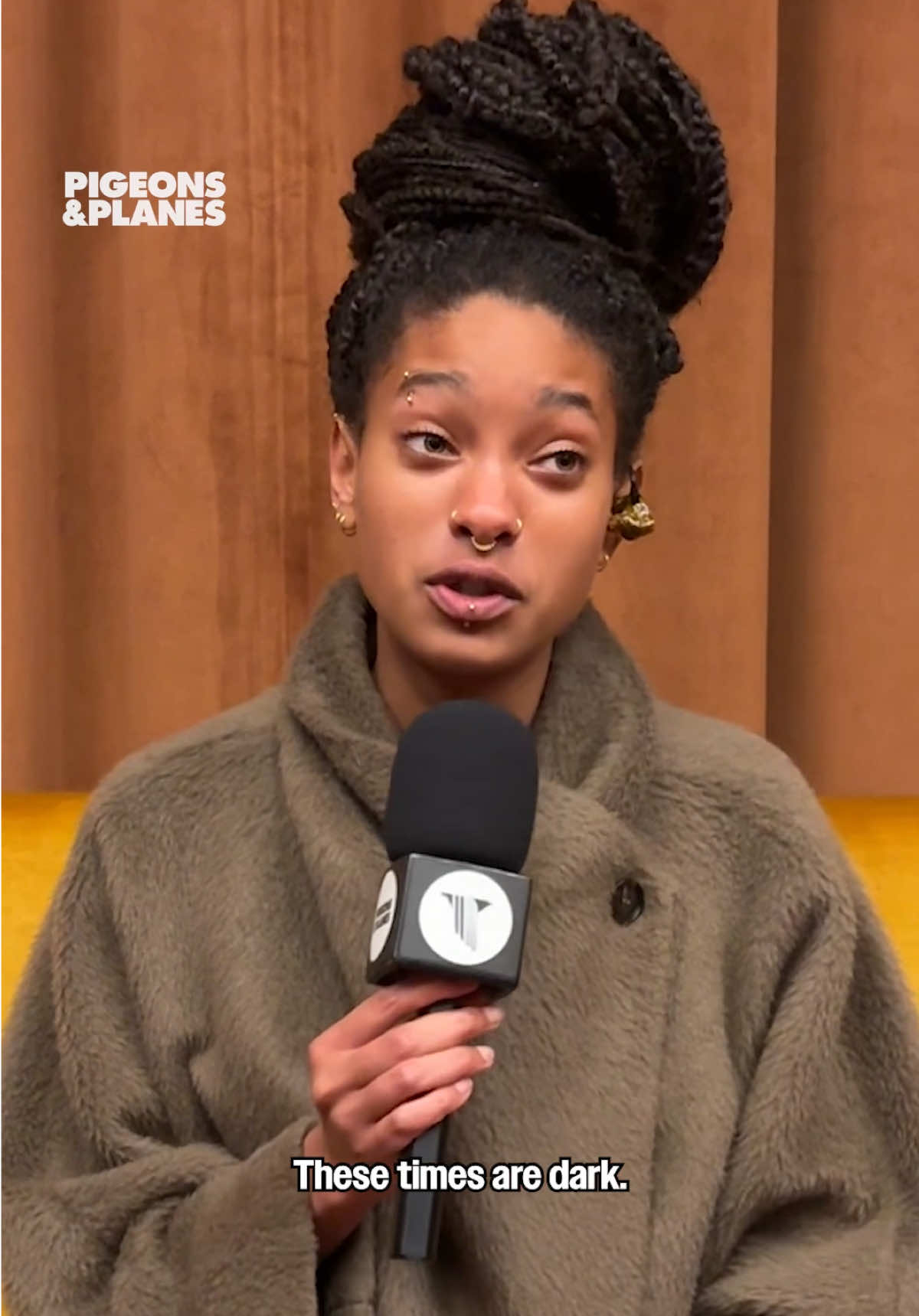 “I want to remind people that we’re more than this BS that’s going on,” WILLOW says. “Humans are actually deeply caring and empathic creatures. And I think sometimes we forget that.” “Music brings us all together. And I want that to be more than a superficial thing, and actually like, reached into the bone.” #willow #willowsmith 