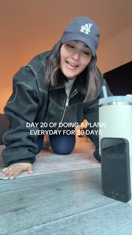 HOW DID WE GET HERE 🤨 day 20 of doing a plank everyday for 30 days!!! 10 days left!!!! #plank #abworkout #workoutwithme #workoutmotivation 