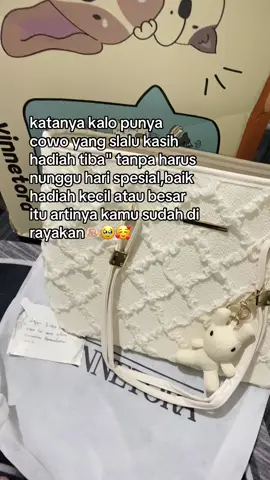 Ternyata aku seberutung itu akhirnya aku merasakan artinya dicintai sama cwo ku yang sekarang aku baru tau rasa nya di cintai sama orang yang bnr' tulus sama aku, untung kmrn ngelepas cwo toxic klo engga aku gabakal bisa ngerasain yang nama nya di cintai di hargai di sayang#fy 