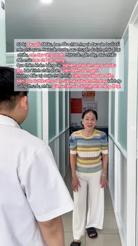 Cô bị đau gối lâu ngày, được bác Trình chẩn đoán 