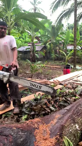 Cutting wood #operator #chainsaw #working