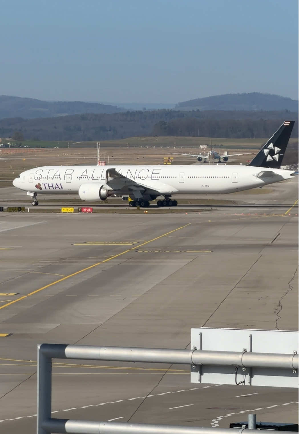Thai Airways (Star Alliance Livery) B777 Take-Off on Runway 28 at Zurich Airport #planespotting #zurichairport #thaiairways #b777 #fyp 
