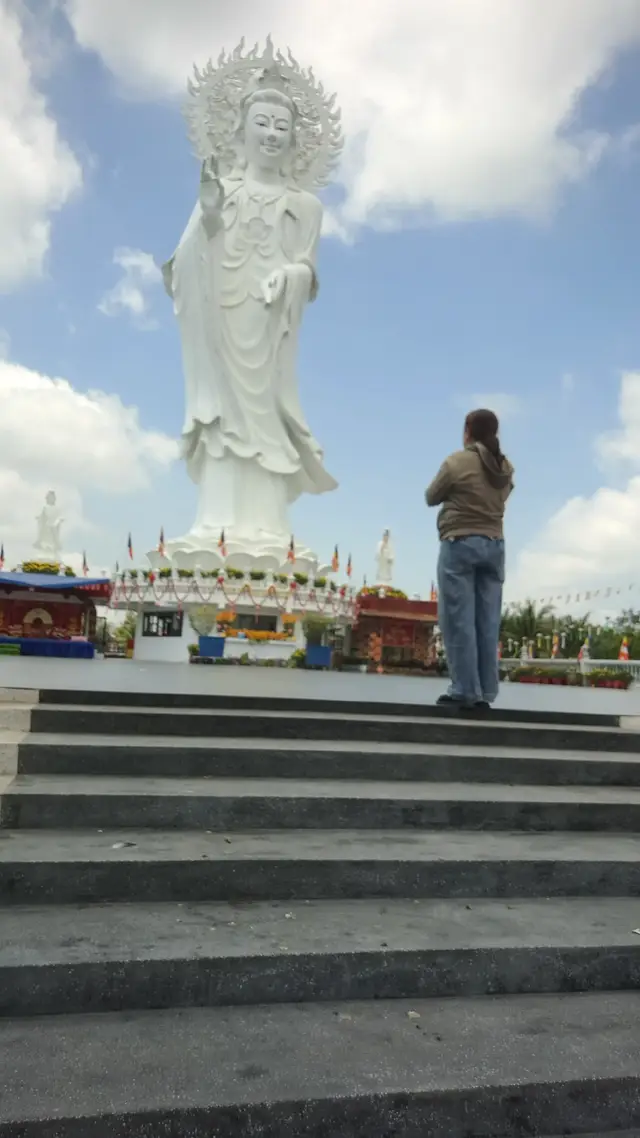 Ai sống sai với ta thì nghiệp của người  Ta phải sống đúng đạo Đức của ta. A DI ĐÀ PHẬT!!