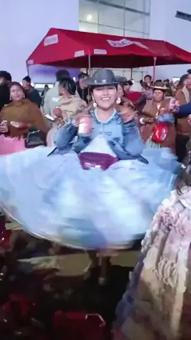 solo se que la música lo sentí #ronich #bailando #4cervezas 