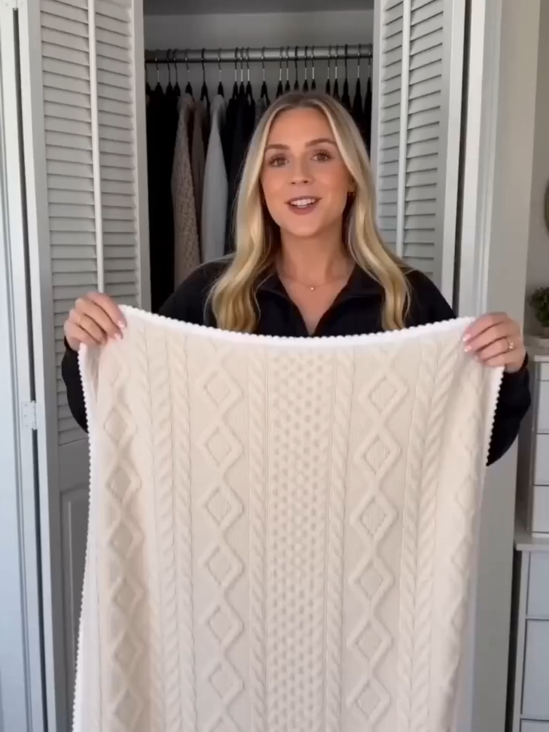 Protect your couch in style! 🛋️✨ Non-slip, soft, and comfy—works as a cover, towel, or even a throw pillowcase. Instant room refresh!#SofaCover #NonSlip #RoomRefresh #HomeDecor #CouchProtector
