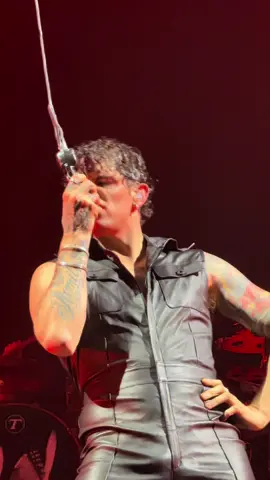 Incidete questo video sulla mia lapide 🪦 Achille Lauro Maleducata Eboli, 04/03/2026 #achillelauro #maleducata #concert #neiperte #fyp 