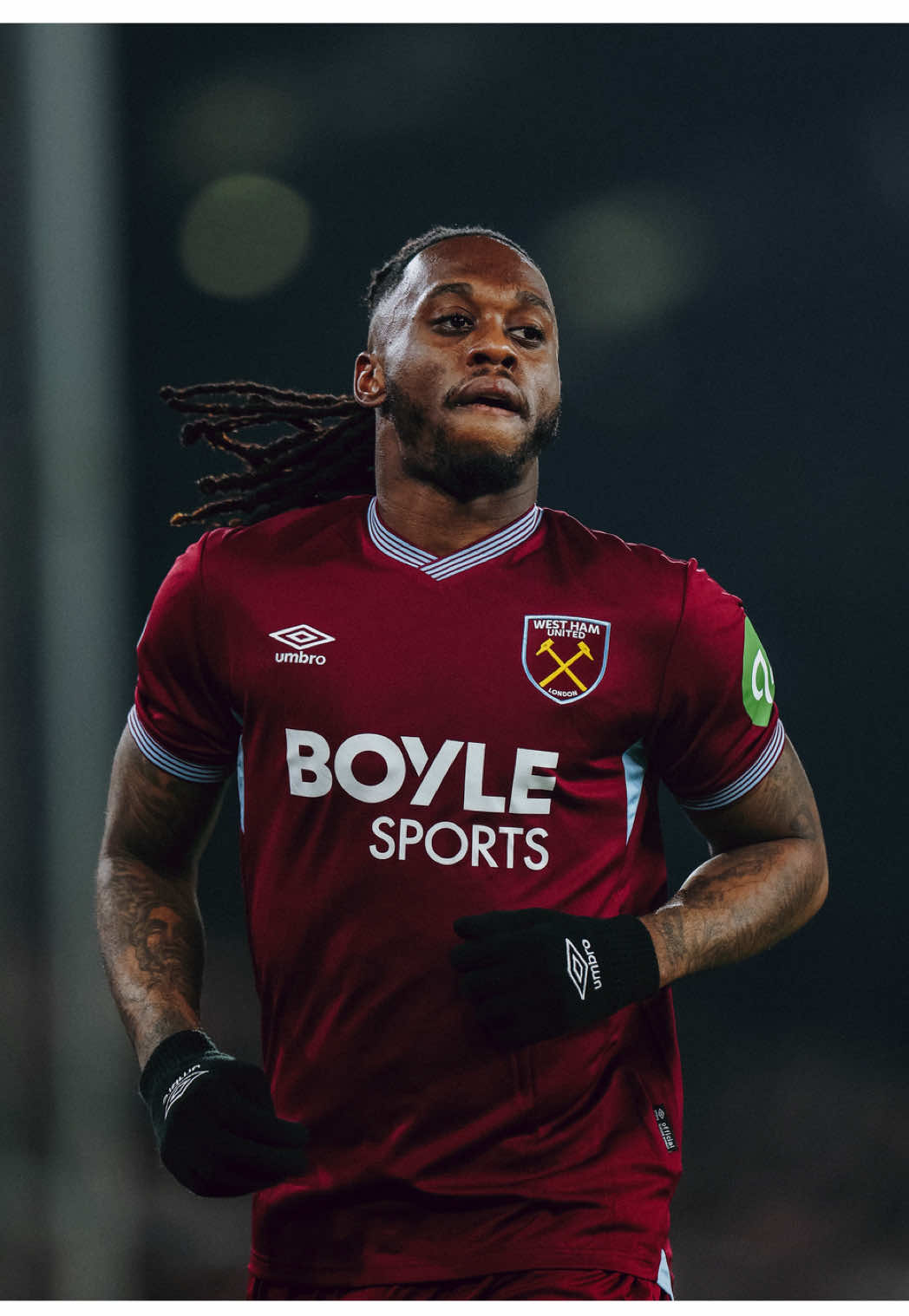 AWB doing what he does best 🤷                                                      #WanBissaka #WestHam #Win 