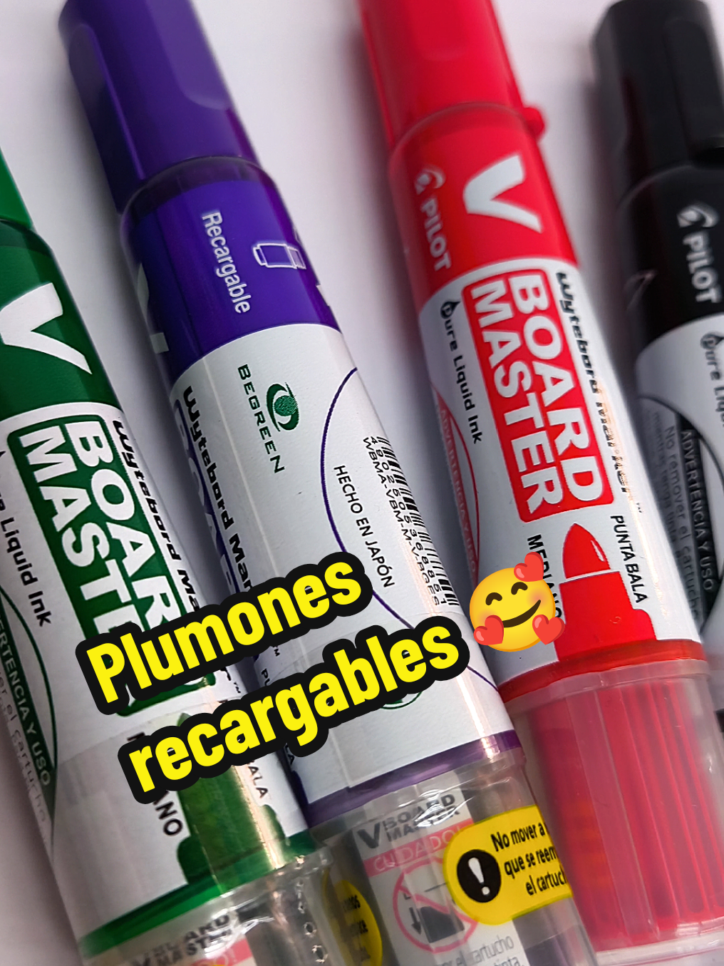 Si usas plumones de pizarra todos los días, esto te conviene 👀✨ Los plumones Pilot vienen en 6 colores y son recargables, así que cuando se acaba la tinta… solo recargas y sigues escribiendo 🎨 Además ya incluyen su primera carga y también tenemos las recargas por separado 😌 Disponibles en Librería DaVinci 💛 #Plumones #ProfeLife #Papelería #MaterialEscolar #Pilot 