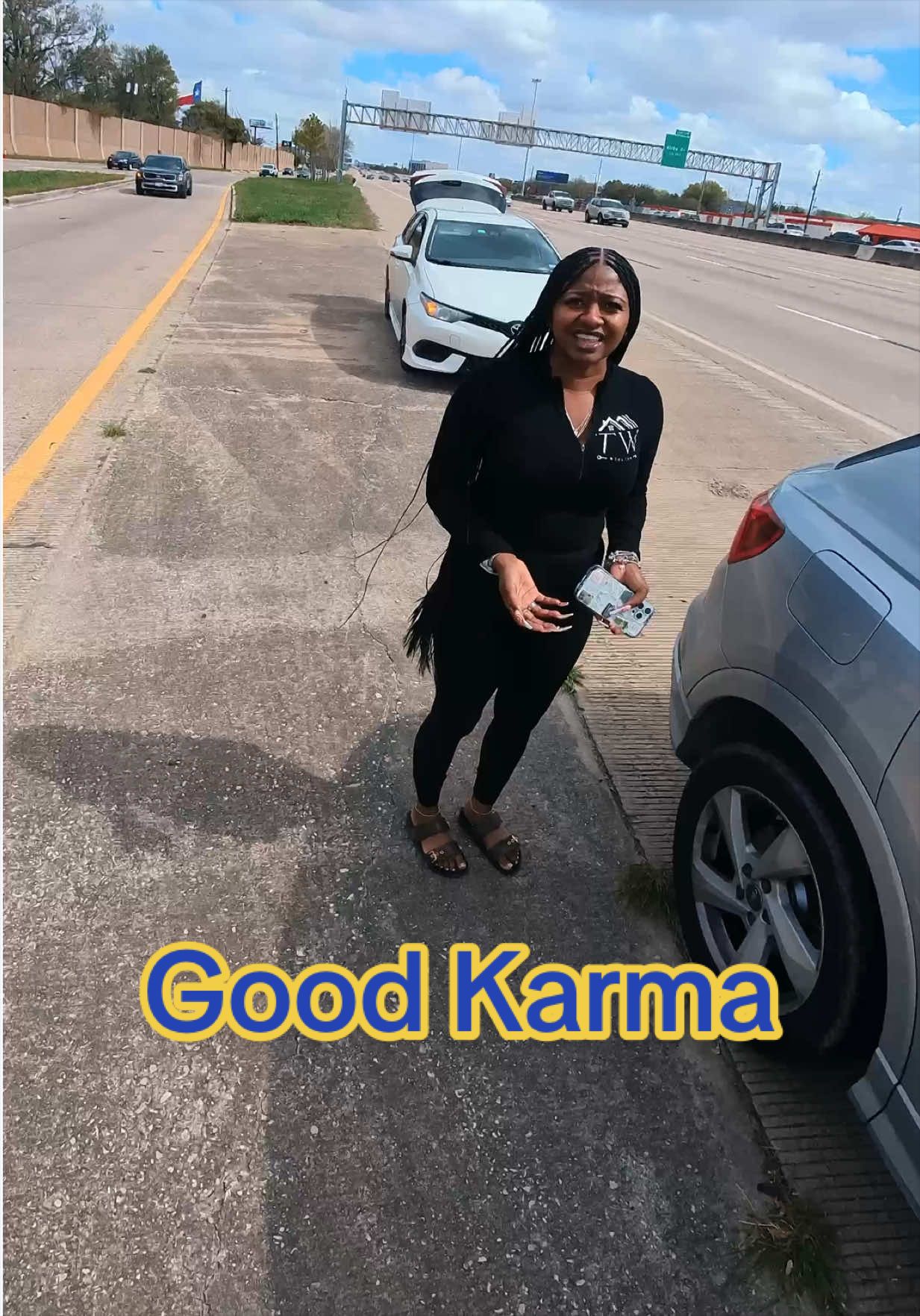 She was having the Worst Week and then got a Flat Tire. Hopefully, I made her Week a little Better. #Roadside #community #help #kindness #fyp 