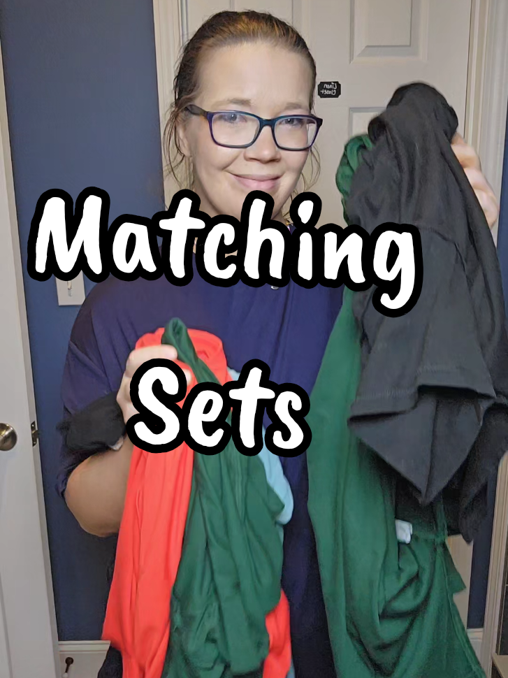 Which color next !?🤣❤️ Size down for more fitted, size up for oversized btw!! #matchingsets #sets #prettygarden #moms #outfitoftheday @PrettyGarden 