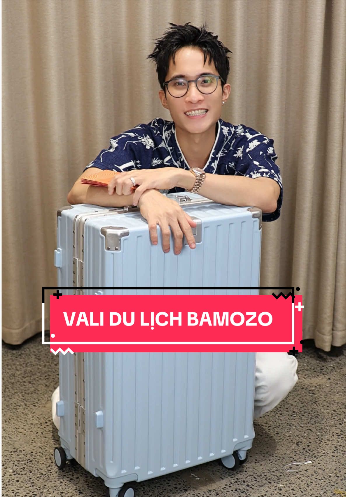 Trong tất cả những em vali mình từng mua thì Bamozo đối với mình vẫn là 1 cái gì đấy quá xịn. Cá nhân mình đánh giá cao dòng 9066 này vì thiết kế chắc chắn, có nhiều size cùng nhiều màu để mọi người lựa chọn. Nếu ai đang chuẩn bị đi du lịch thì mình khuyên nên chọn bản nâng cấp, vì có thêm nhiều tính năng tiện lợi, đặc biệt lúc di chuyển ở sân bay sẽ thoải mái và dễ dùng hơn. Nghe nói gần dịp lễ đang có deal khá tốt nên ai đang tính mua vali thì tranh thủ tham khảo nha. #lepthelittlekid #tiktokmentor #LearnOnTikTok #valibamozo #bamozo