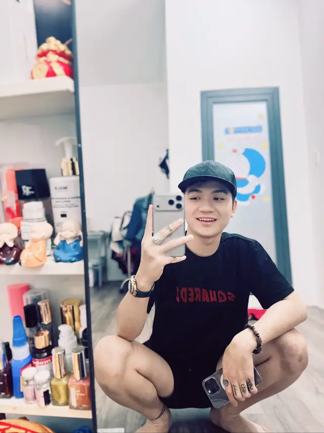 Đồ thật, đồ giả nhìn bằng mắt còn có thể phân biệt được, chứ đạo đức giả thì chỉ đến khi gặp nạn mới nhận ra được thôi !