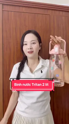 Bình nước nhựa Tritan chất liệu nhựa cao cấp, an toàn và tốt cho sức khoẻ.  Bình có vạch nhắc nhở chị em uống nước đúng giờ nha.  #binhnuoc  #binhnuocnhuatritan  #binhnuocnhua  #binhnhacnhouongnuoc  #binhnuoc2lit 