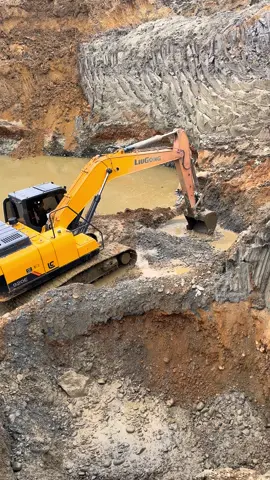 Padat ketua😂#tambang #opratorexcavator #tambangemas #viral 