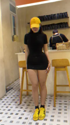 Diện đồ đi cafe thui các nàng#Mũ #váyombody #xuhuong 