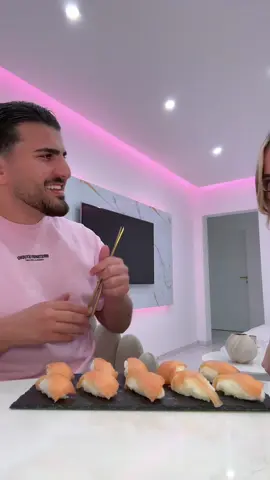 Bin ich der einzige, dem das passiert?😭😵‍💫#selinaundharoon #couplecontent #beziehung #couple #sushi 