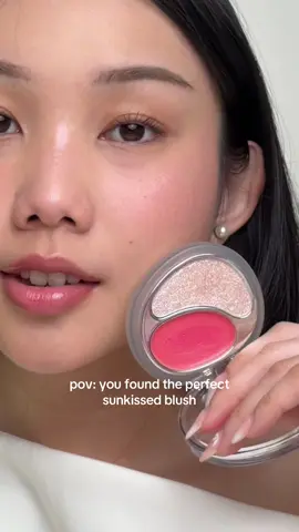 Looking for a blush that’s better than a sun-kissed glow? JOOCYEE Cherry Blossom Cream Blush & Highlighting Duo is your perfect match! Now available at Shopee Mall Indonesia✨  #joocyee #joocyeeindonesia #cbeauty #blushtrend #blushhack 