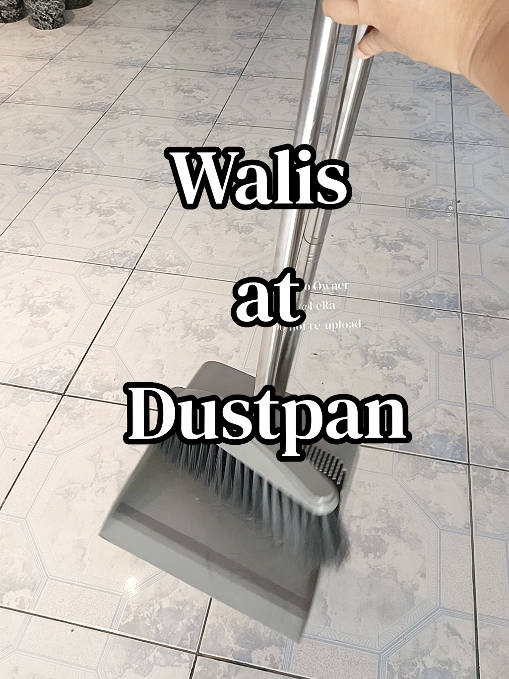 Isang set na Walis at Dustpan. Magaan at magandang pang walis. #broomanddustpan  #walisatdustpan  #houseessentials  #cleaninghacks 