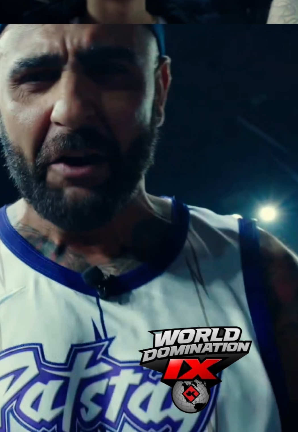 Heated coin toss decides who will start iconic #rapbattle between Dizaster and Charron at #WD9 #battlerap 