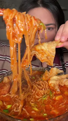 Mukbang gacoan kuah pedas level 8 #fyp #mukbang 