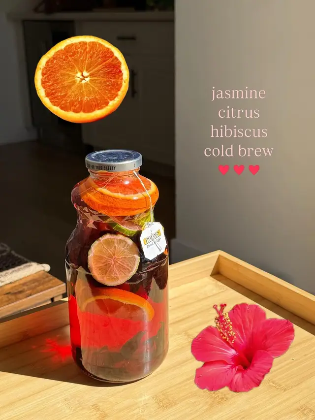 As the temps rise here in Arizona, I’m having so much fun mixing flavors and cold brewing to the MAX!!! ☀️  Here is the recipe:  1/2 cup dried hibiscus leaves  2 Jasmine green tea bags 1 orange  1 lime 32oz water Add as much sweetener as you’d like and shake it up with plenty of ice!! Fruity, floral, delicious!!  💗  #fypagee #icedtea #coldbrewtea #refreshing #hydration 