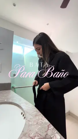Súper cómoda para nosotras que buscamos maquillarnos o hacernos skincare sin tener que ponernos ropa💖🫰🏼. #batadebaño #skincare #makeup #belleza 