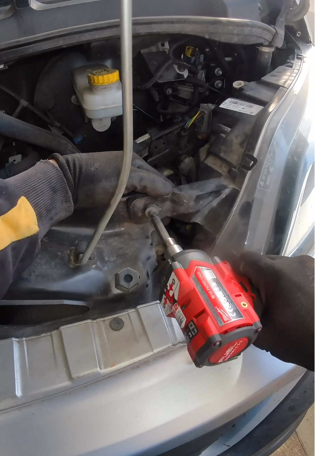 Fuel filter replacement on a Fiat Ducato 🔧 This one is completely different compared to many other vans. Tight space, different housing, but the job gets done. POV mechanic life. #mechaniclife #fiatducato #dieselengine #fuelfilter #carmaintenance