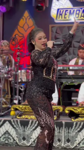 Niken Salindry - gadis manis kalimantan @Niken Salindry Reall #nikensalindry #kembarmusicdigital #fyp 