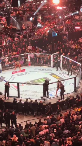 Illa Topuria vs Charles Oliveira (FULL FIGHT) . . Justin Gaethje is so screwed bro 😭 . . since many of yall have requested in DMs here’s the full fight between them. #UFC #charlesoliveira #illatopuria #ufc326 #ufc317 