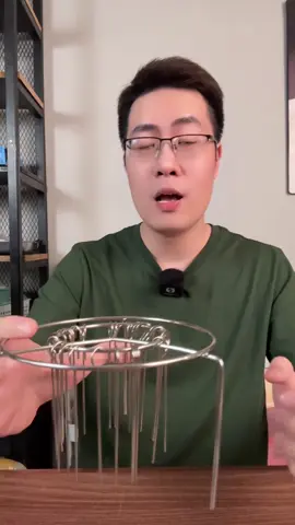 Giá xiên thịt nướng để trong nồi chiên không dầu