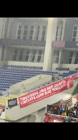 Hujan” nonton persija + menang🥶🤩 #persijajakarta #thejakmania 