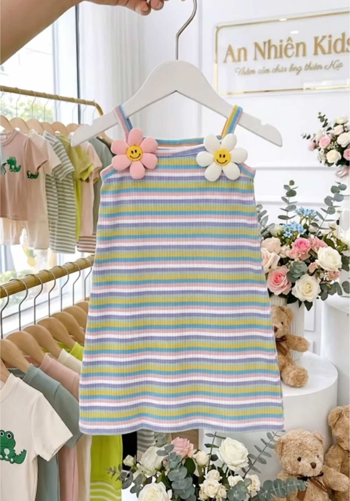 Váy kẻ dáng body 2 dây cho bé #duoctaitro #mevabe #mevabe #vairal #annhienkids 