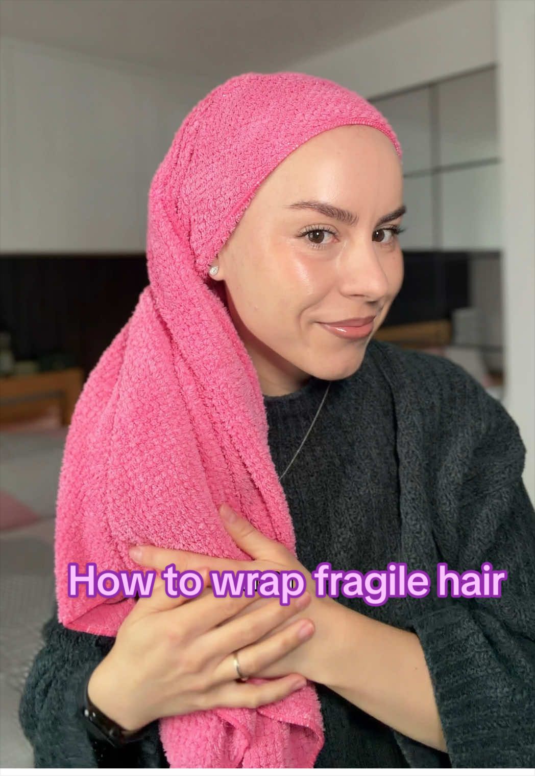 Small habits can make a huge difference when your hair is fragile. Switching to a microfiber towel and changing how I wrap my hair made a big difference when my hair was fragile and breaking. Remember! A lot of what we think is hair loss is actually breakage, and that was my case.  Let me know if you’ve tried this technique and if you noticed a difference x #hairtips #microfibertowel #hairtowelwrap #hairbreakage #ancahairjourney  
