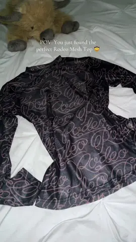 Whether you’re heading to the rodeo or just love Western style, this long sleeve is your new go-to! #RodeoStyle #WesternFashion #CowgirlVibes #CountryStyle #LetterPrintTop