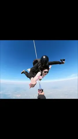 POV: Sinh nhật năm nay của bạn… ở trên bầu trời ✨ Không nến, không bánh, chỉ có mây trắng và cả thế giới nằm dưới chân mình. Có những sinh nhật không cần đông người, chỉ cần đúng nơi – đúng cảm xúc. ☁️✈️ #pov #sinhnhattrenmay #birthdayvibes #traveltiktok #QuynhHayDi 