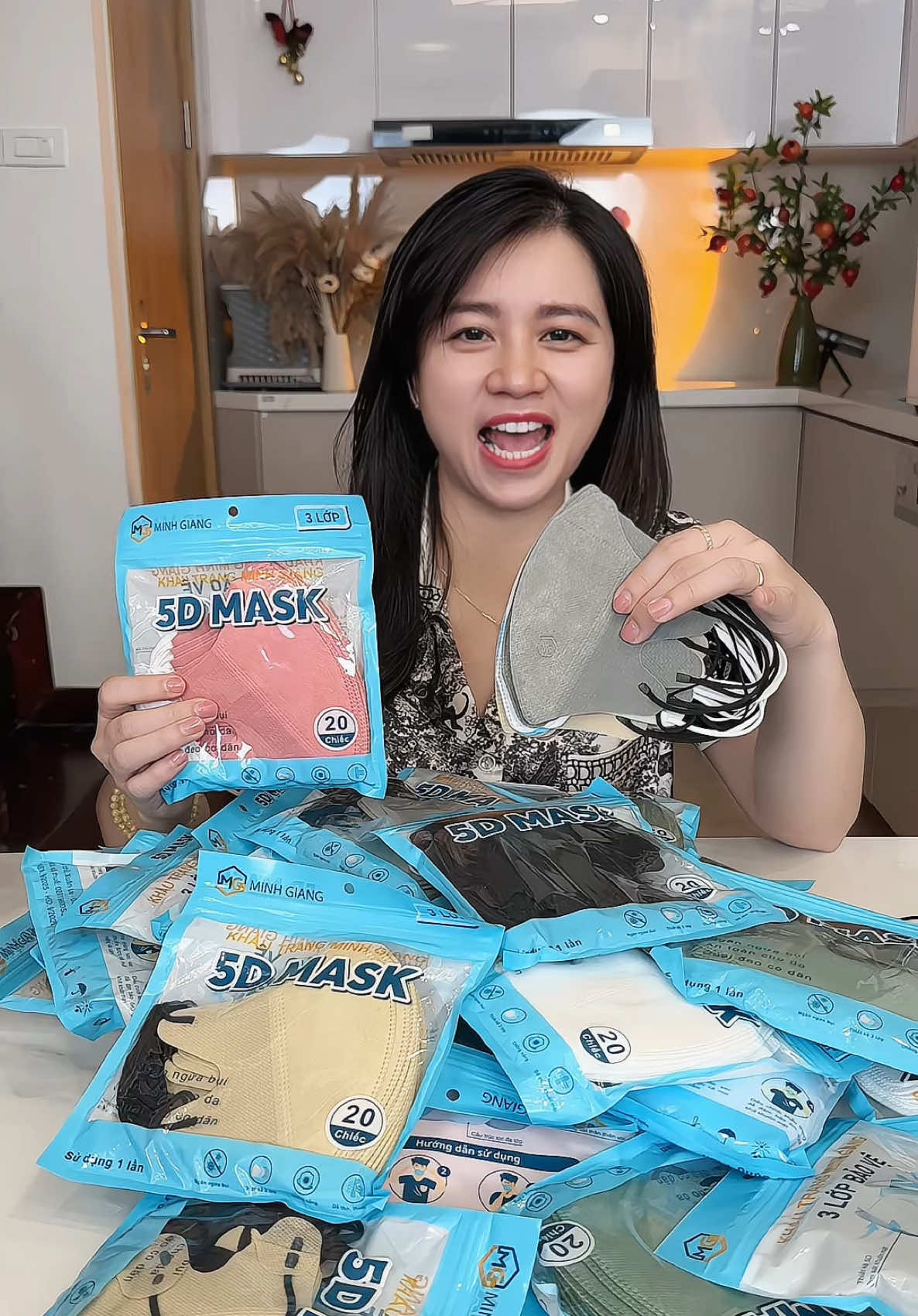 Dùng khẩu trang 5D nhà Minh Giang mê thật sự các bác ạ đeo mềm nhẹ thoáng khí mà combo 200c trợ giá đầu 5x rẻ thật các bác ạ #khautrang #khautrang5d #khautrang3lop #khautrangminhgiang 
