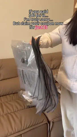 If your clothes have officially taken over your room, watch this ASAP.#vacuumbag #tiktokshop #compressionbag 