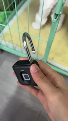 We needed these for our lockers back in the day! #autolock #fingerprintlock #TikTokShopHolidayHaul #ShopVideoCarnival #spotlightfinds