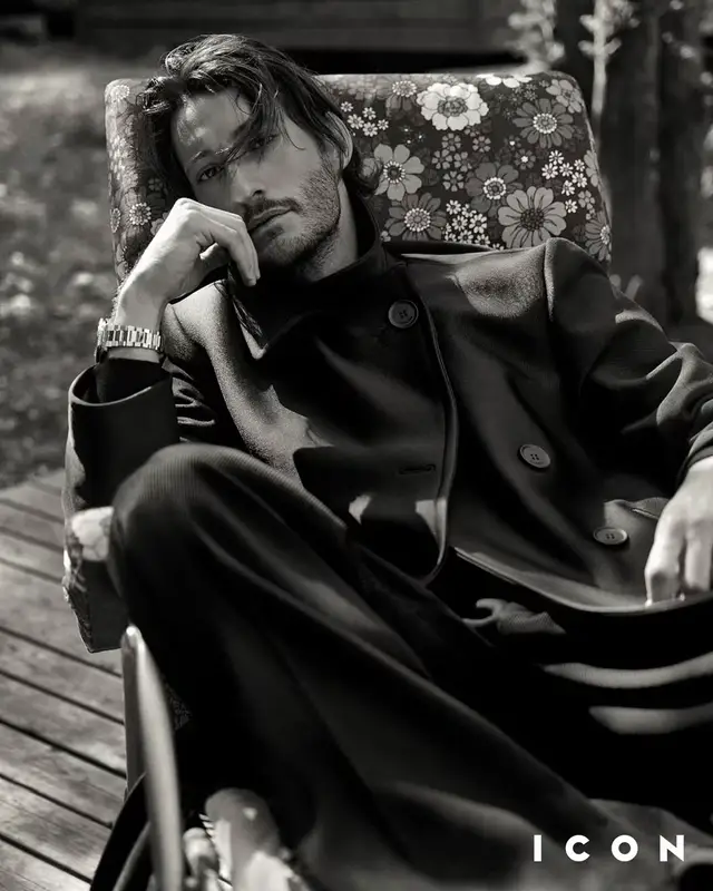 Il vient de remplir l’Accor Arena mais aujourd’hui, on célèbre les 37 ans de la cover stars du 5ème numéro d’ICON 🥳. #pierreniney #mode #fashion #edito #crush 