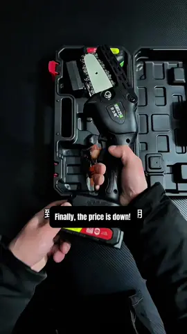 cordless chainsaw #cordlesschainsaw #tiktokshopus #woodcutting #minichainaw #DIY 